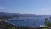 Waktu yang pas untuk mendaki bukit ini pagi atau sore , agar panas tidak menyengat.
