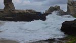 Bukit Cantik & Karang Pemecah Ombak Pantai Klayar