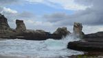 Bukit Cantik & Karang Pemecah Ombak Pantai Klayar