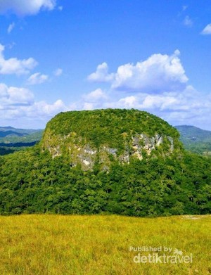 Bukit Fatukopa yang Mistis & Legenda Kapal Nabi Nuh