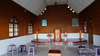 Salah satu bagian dalam gereja yang terdapat di puncak bukit.
