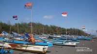 Kapal nelayan yang terparkir rapi