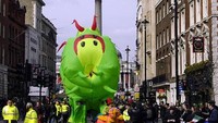 Ada parade kendaraan hias (golondon.about.com)
