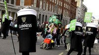 Kostum bir Guinness, bir asli Irlandia (sponfed.co.uk)