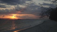 Cahaya sunset yang berwarna keemasan (Rieka Evy Mulyanti/ACI)