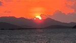 Bulan Madu dengan Sunset Berlatar Gunung Rinjani