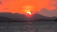 Sunset di balik Gunung Rinjani (Ivan Batara/ACI)