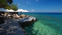 Menikmati hari sambil bersantai di pinggir laut (originaldiving.com)