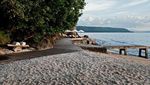 Bulan Madu Romantis di Tengah Hutan Pulau Moyo