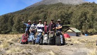 Tim pendakian Semeru