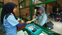 Pelayanan karscis masuk.