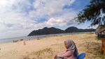 Byur! Asyiknya Liburan di Pantai Lampuuk Aceh