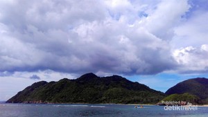 Byur! Asyiknya Liburan di Pantai Lampuuk Aceh