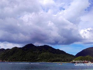 Byur! Asyiknya Liburan di Pantai Lampuuk Aceh