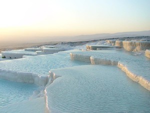 Byur! Berendam di Kolam Air Panas Pamukkale, Turki