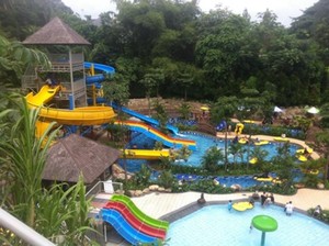 Byur! Segarnya Main Air di Waterpark SKI Bogor