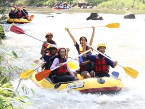 Byur! Serunya Rafting di Sungai Elo, Magelang