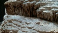 Stalakmit dan stalagmit bisa kita jumpai di gua grubug