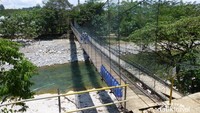 Harus melewati Sungai Bahorok untuk sampai ke Gua Kampret