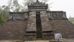 Candi Cetho dan Panorama Alam di Ketinggian 1496 MDPL