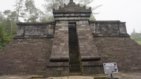 Candi ini merupakan peninggalan jaman Majapahit
