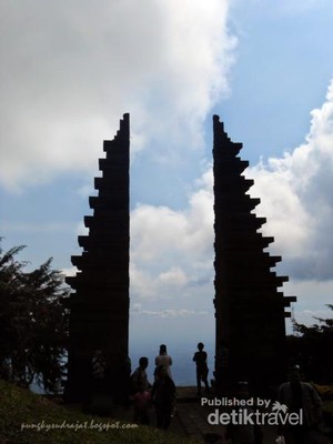 Candi Cetho yang Misterius di Kaki Gunung Lawu