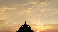 Sunset dari lokasi ini memang sungguh menawan