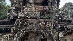 Candi Kamboja Ini Punya 200 Relief yang Tersenyum