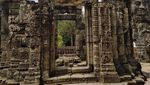Candi Kamboja Ini Punya 200 Relief yang Tersenyum