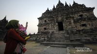 Menikmati senja di Candi Plaosan