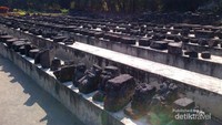 Serpihan bebatuan candi