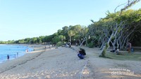 Pantai di sisi timur Nusa Dua