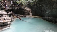 Airnya yang jernih dan berwarna biru menjadi kelebihan dari air terjun waimarang.