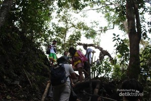 Cantiknya Air Terjun Waimarang di Sumba Timur