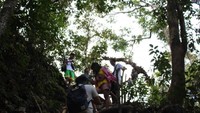 Trek yang lumayan susah untuk menuju ke lokasi air terjun