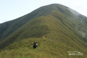 Cantiknya Bukit Anak Dara, Kembaran Rinjani Versi Mini