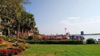 Tepian danau teratai pink