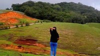 Alam yang indah dengan perbukitan yang cantik