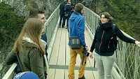 Jembatan Marry dimana pengunjung bisa mengambil foto kastil secara penuh seperti cerita.cerita dongeng dengan latar pemandangan kawasan bavaria Jerman