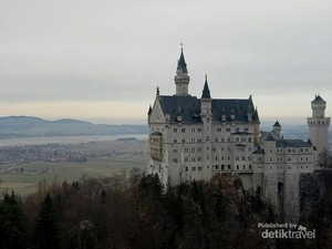 Cantiknya Istana Disneyland di Jerman!