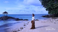 Pantai Batu Topeng Karimun Jawa