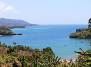 Cantiknya Pantai Brumbun, Primadona di Jawa Timur