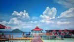Cantiknya Pantai Sari Ranggung, Makin Lengkap dengan Masjid Apung