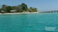 AIr laut yang biru jernih