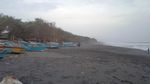 Cantiknya Senja Berkabut di Pantai Kuwaru, Yogyakarta