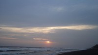 Senja tertutup awan Pantai Kuaru