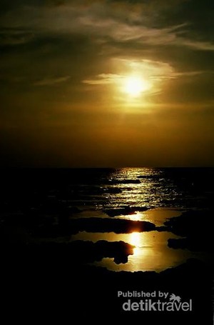 Cantiknya Sunset di Anyer, Tak Pernah Membosankan!