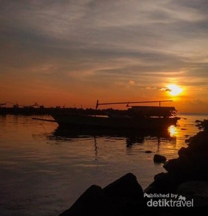Cantiknya Sunset di Dermaga Bom Kalianda