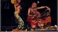 Gemulai Gerakan Tari Oleg Tamulilingan (Sumber:http://balimenari.blogspot.com)