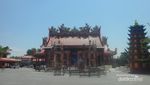 Cantiknya Vihara Satu Ini Bikin Hati Adem